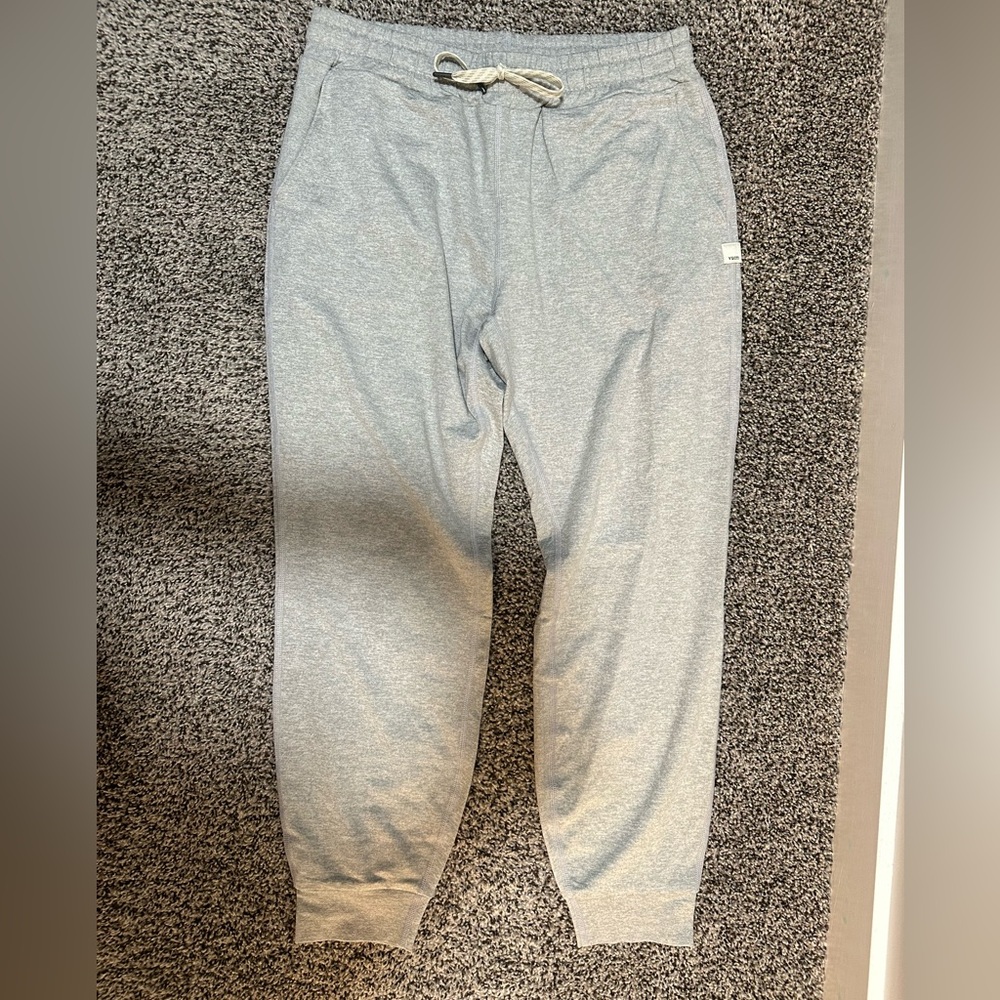Vuori Performance Joggers. Light Gray